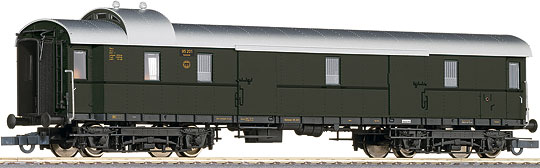 Baggage car for the standard express train<br /><a href='images/pictures/Roco/45685.jpg' target='_blank'>Full size image</a>